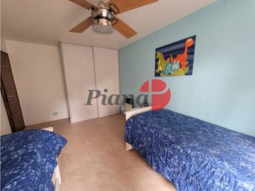Casa en Venta - Zona Alamos - Calidad edilicia - Cercana al Golf
