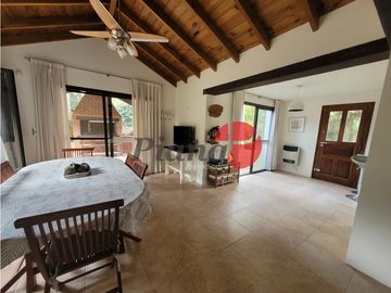 Casa en Venta - Zona Alamos - Calidad edilicia - Cercana al Golf