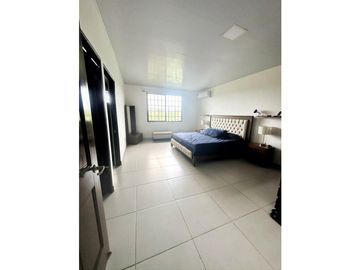 PENONOME / LLANO HERMOSO / 312 M2 / 2 NIVELES / 5 HABITACIONES
