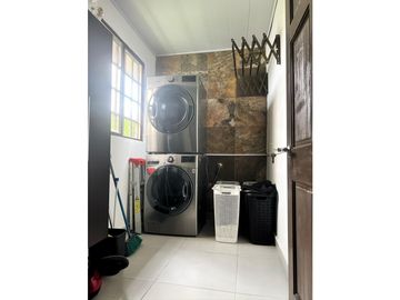 PENONOME / LLANO HERMOSO / 312 M2 / 2 NIVELES / 5 HABITACIONES
