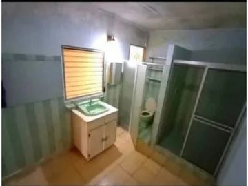 VENDO CASA CON AMPLIO TERRENO DE 1000 MTS 2, EN SAN ANTONIO!!!
