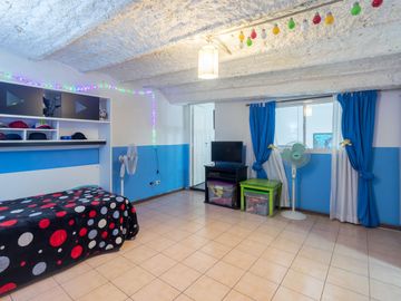 Venta PH 4 ambientes en Barracas. Cochera y patio.
