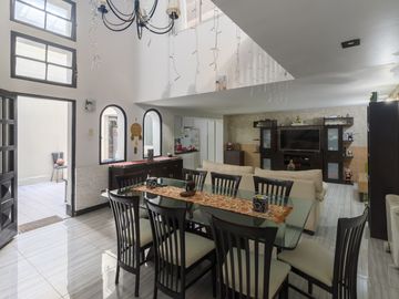 Venta PH 4 ambientes en Barracas. Cochera y patio.