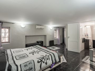 Venta PH 4 ambientes en Barracas. Cochera y patio.