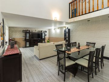 Venta PH 4 ambientes en Barracas. Cochera y patio.
