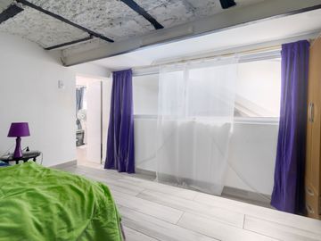 Venta PH 4 ambientes en Barracas. Cochera y patio.