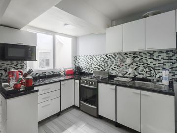 Venta PH 4 ambientes en Barracas. Cochera y patio.