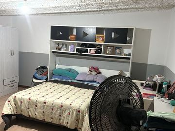 Venta PH 4 ambientes en Barracas. Cochera y patio.