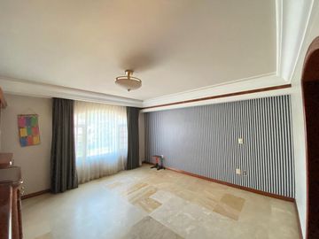 Residencia en venta en Bugambilias, a unas cuadras de la Plaza