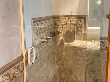 Residencia en venta en Bugambilias, a unas cuadras de la Plaza