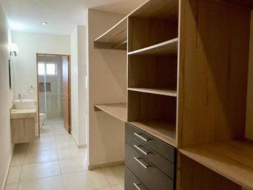 RENTA CASA AMPLIA EN ZIBATA 3 RECAMARAS CON BAÑO TERRAZA VISTA PANORAMICA