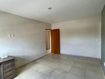 RENTA CASA AMPLIA EN ZIBATA 3 RECAMARAS CON BAÑO TERRAZA VISTA PANORAMICA