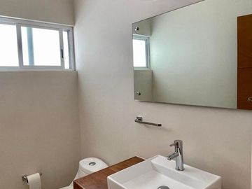 RENTA CASA AMPLIA EN ZIBATA 3 RECAMARAS CON BAÑO TERRAZA VISTA PANORAMICA