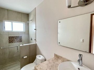 RENTA CASA AMPLIA EN ZIBATA 3 RECAMARAS CON BAÑO TERRAZA VISTA PANORAMICA
