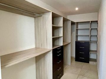 RENTA CASA AMPLIA EN ZIBATA 3 RECAMARAS CON BAÑO TERRAZA VISTA PANORAMICA