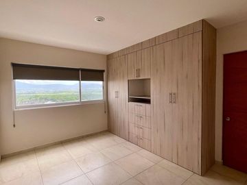 RENTA CASA AMPLIA EN ZIBATA 3 RECAMARAS CON BAÑO TERRAZA VISTA PANORAMICA