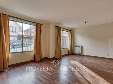 Oportunidad !!  Venta de casa en Condominio. Sector Arboleda de Peñalolén