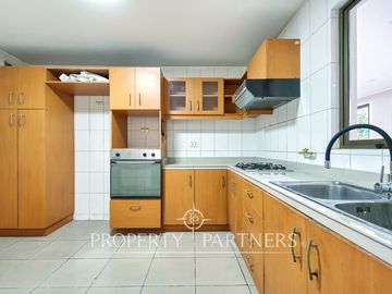 Oportunidad !!  Venta de casa en Condominio. Sector Arboleda de Peñalolén