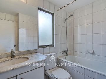 Oportunidad !!  Venta de casa en Condominio. Sector Arboleda de Peñalolén