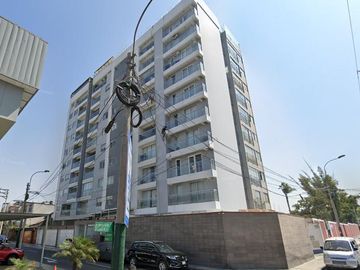 Departamento en  cuarto piso + estacionamiento cerca a Parque Casuarinas -Surco