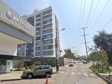 Departamento en  cuarto piso + estacionamiento cerca a Parque Casuarinas -Surco