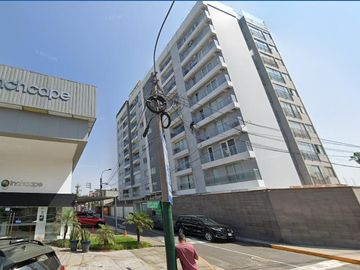 Departamento en  cuarto piso + estacionamiento cerca a Parque Casuarinas -Surco