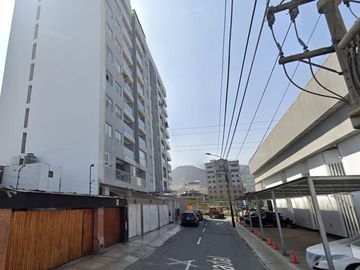 Departamento en  cuarto piso + estacionamiento cerca a Parque Casuarinas -Surco