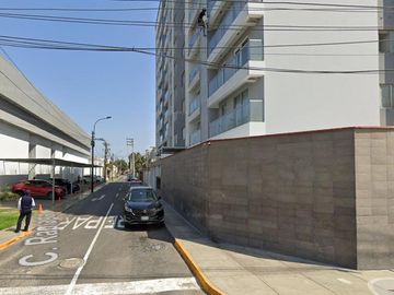 Departamento en  cuarto piso + estacionamiento cerca a Parque Casuarinas -Surco