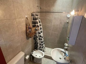 ZONA RESIDENCIAL- LOTE PROPIO  240 m2 - COCHERA Y FONDO CON DEPENDECIA