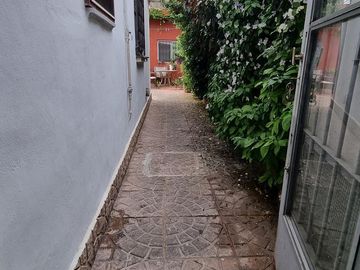 ZONA RESIDENCIAL- LOTE PROPIO  240 m2 - COCHERA Y FONDO CON DEPENDECIA