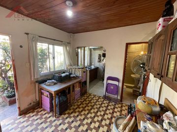 ZONA RESIDENCIAL- LOTE PROPIO  240 m2 - COCHERA Y FONDO CON DEPENDECIA