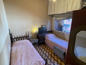 ZONA RESIDENCIAL- LOTE PROPIO  240 m2 - COCHERA Y FONDO CON DEPENDECIA