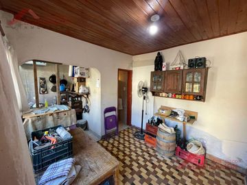 ZONA RESIDENCIAL- LOTE PROPIO  240 m2 - COCHERA Y FONDO CON DEPENDECIA