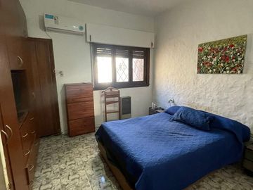 ZONA RESIDENCIAL- LOTE PROPIO  240 m2 - COCHERA Y FONDO CON DEPENDECIA