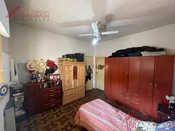ZONA RESIDENCIAL- LOTE PROPIO  240 m2 - COCHERA Y FONDO CON DEPENDECIA