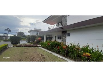 VENTA DE CASA CAMPESTRE SECTOR PUEBLO TAPAO