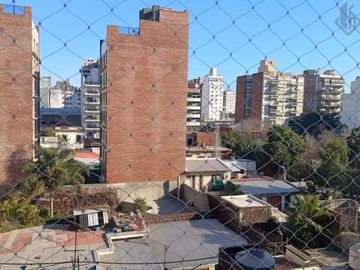 Dpto en VENTA- 3 dorm. c/balcón-lavadero-completo-Italia al 1100-Centro, Rosario