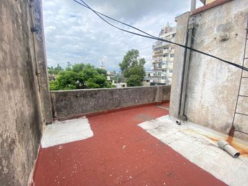 CASA A RECICLAR O LOTE EN PATERNAL
