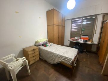 CASA A RECICLAR O LOTE EN PATERNAL