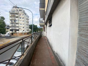CASA A RECICLAR O LOTE EN PATERNAL