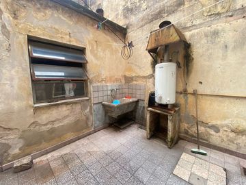 CASA A RECICLAR O LOTE EN PATERNAL