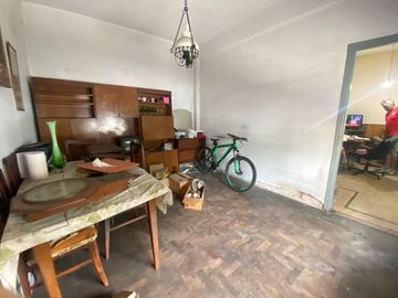 CASA A RECICLAR O LOTE EN PATERNAL