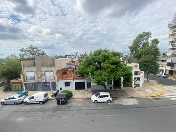 CASA A RECICLAR O LOTE EN PATERNAL