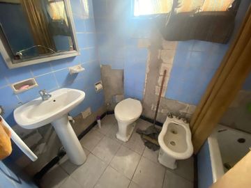 CASA A RECICLAR O LOTE EN PATERNAL