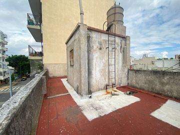 CASA A RECICLAR O LOTE EN PATERNAL
