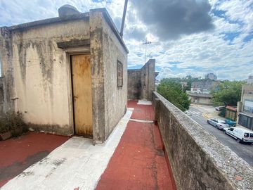 CASA A RECICLAR O LOTE EN PATERNAL