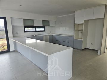 Casa en Venta en Reserva Huilquilemu