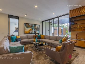 Espectacular Casa de Lujo con Alberca en Bugambilias en Venta