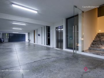 Espectacular Casa de Lujo con Alberca en Bugambilias en Venta