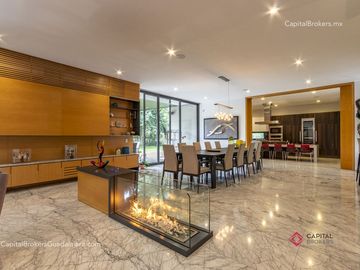 Espectacular Casa de Lujo con Alberca en Bugambilias en Venta